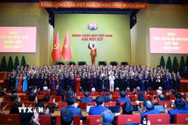 Ban Chấp hành Trung ương Đảng Cộng sản Việt Nam khóa XIV ra mắt Đại hội. (Ảnh: TTXVN)