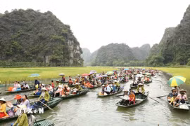 Khách du lịch tham quan Khu du lịch Tam Cốc-Bích Động, huyện Hoa Lư, tỉnh Ninh Bình. (Ảnh: Đức Phương/TTXVN)