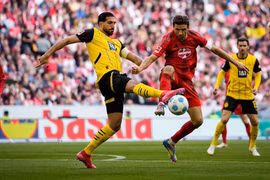 Mueller thi đấu ấn tượng ở trận Der Klassiker cuối cùng trong màu áo Bayern.