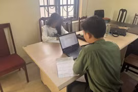 Công an làm việc với admin nhóm "Những người ghét bố mẹ." (Nguồn: Công an Hưng Yên)
