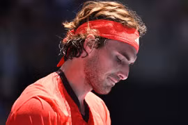 Stefanos Tsitsipas bị loại ngay từ vòng 1. (Nguồn: EPA)