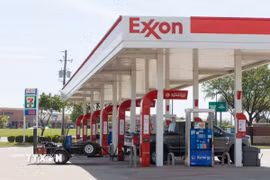 Một trạm xăng ở Plano, Texas, Mỹ. (Ảnh: THX/TTXVN phát)