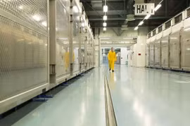 Bên trong cơ sở hạt nhân Fordow của Iran. (Ảnh: EPA/TTXVN)