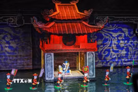 Nghệ thuật múa rối nước truyền thống được biểu diễn tại Nhà hát múa rối Việt Nam. (Ảnh: Khánh Hòa/TTXVN)