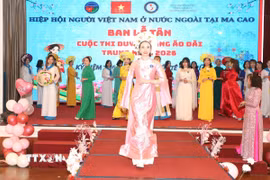 Thí sinh trình diễn tại cuộc thi. (Ảnh: Xuân Vịnh/TTXVN)