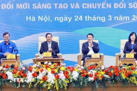 Thủ tướng Phạm Minh Chính và đại diện các bộ, ngành tham dự đối thoại với thanh niên Việt Nam năm 2025. (Ảnh: Dương Giang/TTXVN)