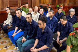 Các bị cáo tại tòa. (Nguồn: Báo Người Lao động)