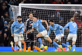 Man City chiến thắng để vươn lên vị trí thứ 2 Premier League.