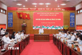 Quang cảnh buổi làm việc của Đoàn Kiểm tra, giám sát của Bộ Chính trị với Ban Thường vụ Tỉnh ủy Tây Ninh. (Ảnh: Bùi Giang/TTXVN)