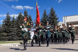 Đoàn Quân đội nhân dân Việt Nam tham gia diễu binh trên Quảng trường Đỏ trong giờ tập luyện. (Ảnh: Tâm Hằng/TTXVN)
