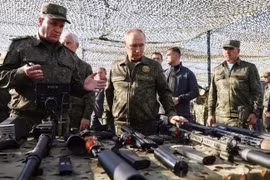 Tổng thống Nga thị sát cuộc tập trận chiến lược với Belarus. (Nguồn: Sputnik)