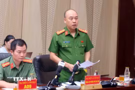 Đại tá Nguyễn Đức Long, Phó Giám đốc Công an thành phố Hà Nội trả lời câu hỏi của phóng viên các cơ quan thông tấn, báo chí. (Ảnh: Phạm Kiên/TTXVN)