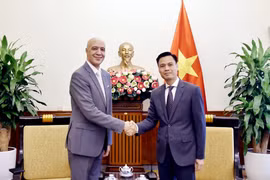 Thứ trưởng Bộ Ngoại giao Đặng Hoàng Giang tiếp Đại sứ Maroc tại Việt Nam Jamale Chouaibi. (Nguồn: Bộ Ngoại giao)