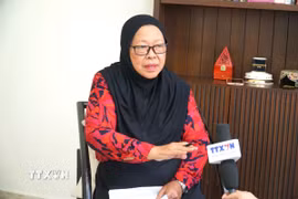 Giáo sư Ruhanas Harun - Khoa Quan hệ Quốc tế, Đại học Quốc phòng Malaysia (UPNM) trả lời phỏng vấn TTXVN tại Malaysia. (Ảnh: Hằng Linh/TTXVN)