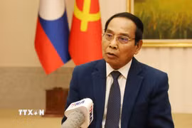 Đồng chí Bounthong Chitmany, Ủy viên Bộ Chính trị, Thường trực Ban Bí thư Trung ương Đảng Nhân dân Cách mạng Lào, Phó Chủ tịch nước CHDCND Lào, trả lời phỏng vấn phóng viên TTXVN. (Ảnh: Xuân Tú/TTXVN)