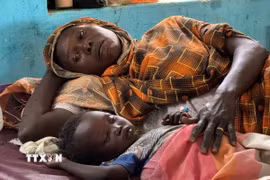 Bệnh nhân mắc tả được điều trị tại Kosti, Sudan. (Ảnh: THX/TTXVN)