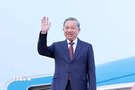 Tổng Bí thư Tô Lâm đến Bình Nhưỡng, bắt đầu thăm cấp Nhà nước tới Triều Tiên và dự Lễ kỷ niệm 80 năm thành lập Đảng Lao động Triều Tiên. (Ảnh: Thống Nhất/TTXVN)