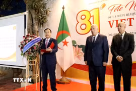 Đại sứ Việt Nam tại Algeria Vũ Duy Long phát biểu tại buổi lễ. (Ảnh: Mạnh Hùng/TTXVN)
