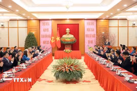 Tổng Bí thư Tô Lâm gặp mặt Đoàn kiều bào tiêu biểu tham dự Chương trình Xuân Quê hương 2026. (Ảnh: An Đăng/TTXVN)