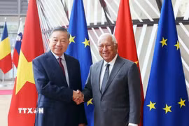Chủ tịch Hội đồng châu Âu Antonio Costa đón Tổng Bí thư, Chủ tịch nước Tô Lâm. (Ảnh: Thống Nhất/TTXVN)
