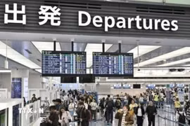 Tại sân bay Haneda ở thủ đô Tokyo, 22 thiết bị đầu cuối đã được lắp đặt để xác định các mặt hàng mua cần kiểm tra thêm. (Ảnh minh họa: Kyodo/TTXVN)