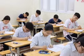 Học sinh Hà Nội dự thi vào lớp 10. (Ảnh: Thanh Tùng/TTXVN)