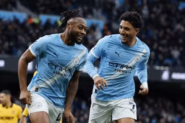 Omar Marmoush và Antoine Semenyo lập công mang chiến thắng về cho Man City.