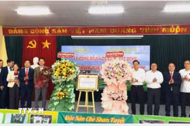UBND xã Đồng Phúc nhận quyết định công nhận Làng nghề chè Shan Tuyết Bằng Phúc, xã Đồng Phúc, tỉnh Thái Nguyên. (Ảnh: TTXVN phát)