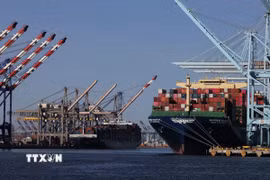 Quang cảnh cảng hàng hóa tại California, Mỹ. (Ảnh: THX/TTXVN phát)