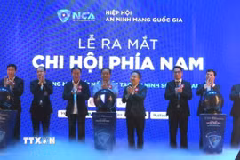 Nghi thức ra mắt Chi hội phía Nam của Hiệp hội An ninh mạng quốc gia. (Ảnh: Hứa Chung/TTXVN)