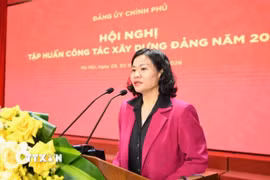 Bà Nguyễn Thị Tuyến, Phó Bí thư Đảng ủy Chính phủ phát biểu tại hội nghị. (Ảnh: Chu Thanh Vân/TTXVN)