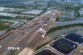 Dự án đường ven sông kết nối cao tốc Hạ Long-Hải Phòng đến Đông Triều. (Ảnh: Quốc Khánh/TTXVN)