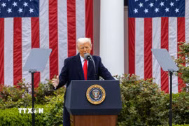 Tổng thống Mỹ Donald Trump phát biểu tại Nhà Trắng ở Washington, D.C. (Ảnh: THX/TTXVN)