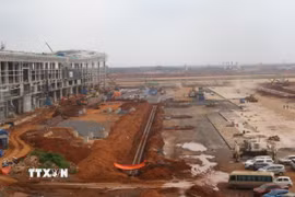 Thi công hệ thống thoát nước tại phần cánh nhà ga sân bay Long Thành. (Ảnh: Công Phong/TTXVN)