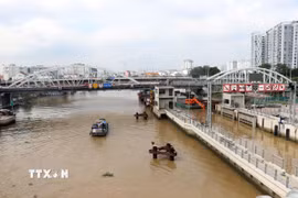 Dự án giải quyết ngập do triều khu vực Thành phố Hồ Chí Minh có xét đến yếu tố biến đổi khí hậu (giai đoạn 1) khởi công năm 2016, thực hiện theo hợp đồng BT. (Ảnh: Tiến Lực/TTXVN)