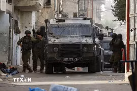 Các lực lượng Israel được triển khai tại Nablus, Bờ Tây. (Ảnh: THX/TTXVN)