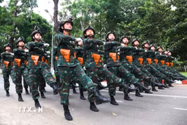 Các chiến sỹ luyện tập chuẩn bị cho Lễ kỷ niệm 50 năm giải phóng miền Nam, thống nhất đất nước (30/4/1975-30/4/2025). (Ảnh: Lê Xuân/TTXVN)