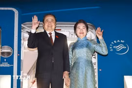 Lễ tiễn Chủ tịch Quốc hội Trần Thanh Mẫn và Phu nhân tại Sân bay quốc tế I. Karimov Tashkent, Thủ đô Tashkent, Cộng hòa Uzbekistan. (Ảnh: Doãn Tấn/TTXVN)