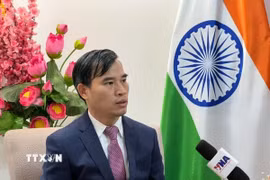 Tham tán Thương mại Việt Nam tại Ấn Độ Bùi Trung Thướng trả lời phỏng vấn của phóng viên TTXVN tại New Delhi. (Ảnh: Vũ Hà/TTXVN)