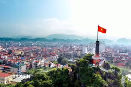 Thành phố Lạng Sơn nhìn từ phía Cột cờ núi Phai Vệ. (Ảnh: Anh Tuấn/TTXVN)
