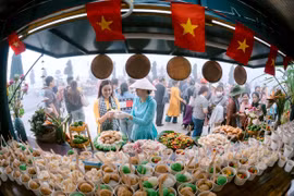 Chợ Lá hấp dẫn du khách tại núi Bà Đen.