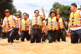 Thủ tướng Phạm Minh Chính chỉ đạo công tác cứu hộ, cứu nạn và khắc phục hậu quả lũ lụt gây ngập trên diện rộng tại Thái Nguyên. (Ảnh: Dương Giang/TTXVN)