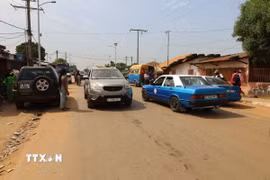 Quang cảnh đường phố ở Bissau, Guinea-Bissau ngày 26/11/2025. (Ảnh: THX/TTXVN)