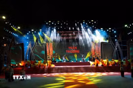 Chương trình nghệ thuật "Dấu thiêng muôn đời - Sáng ngời di sản" tại lễ Khai mạc. (Ảnh: Thanh Tuấn/TTXVN)
