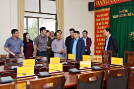 Lãnh đạo tỉnh Lâm Đồng kiểm tra công tác chuẩn bị vận hành thử nghiệm tổ chức hoạt động của chính quyền cấp xã tại phường Xuân Hương-Đà Lạt. (Nguồn: Báo Lâm Đồng)