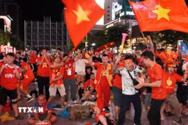 Người hâm mộ vỡ òa mừng tuyển Việt Nam thắng Malaysia ở ASEAN Cup 2026