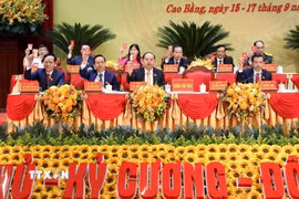 Đoàn Chủ tịch điều hành Đại hội. (Ảnh: Quốc Đạt/TTXVN)