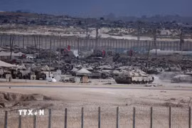 Xe quân sự Israel tại biên giới Israel-Gaza, ngày 9/10/2025. (Ảnh: THX/TTXVN)