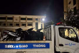 Các phương tiện vi phạm bị lập biên bản. (Ảnh: TTXVN phát)