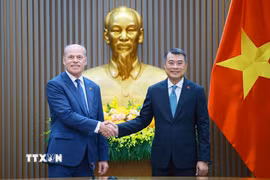 Thủ tướng Lê Minh Hưng tiếp ông Jim Nickel, Đại sứ Canada tại Việt Nam. (Ảnh: Dương Giang/TTXVN)